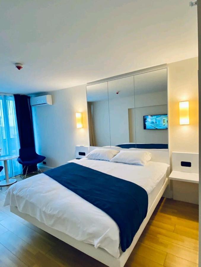 Orbi City Apartment Batumi Bagian luar foto