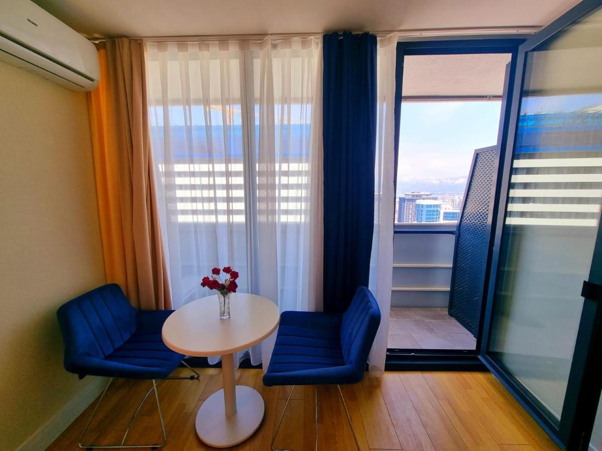 Orbi City Apartment Batumi Bagian luar foto