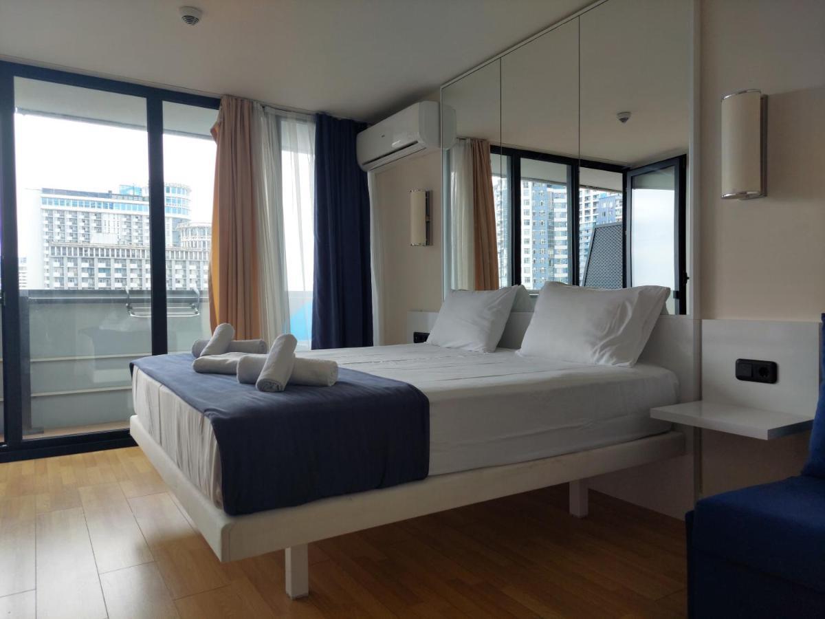 Orbi City Apartment Batumi Bagian luar foto
